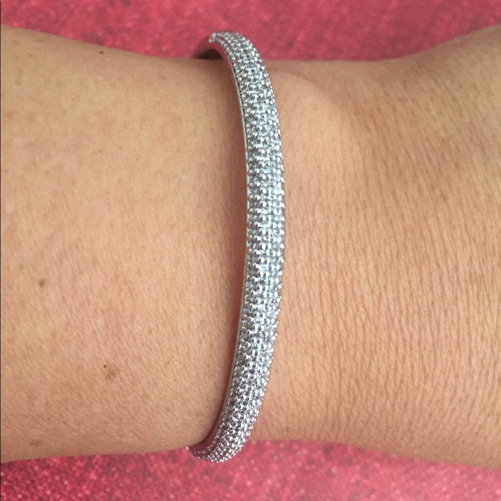 Banana Republic•Sparkle Hinged Bangled✨